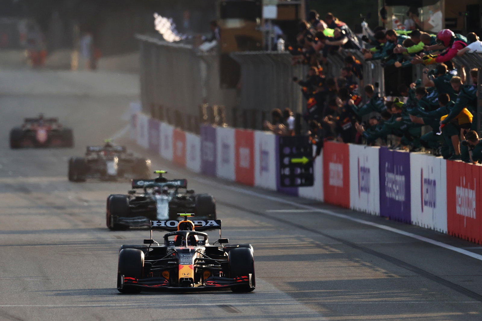 F1 Azerbaijan GP: Wolff left “destroyed” by Mercedes' ‘unacceptable’ performance